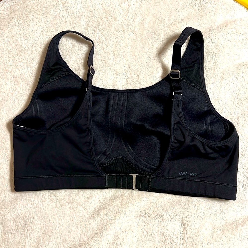 NIKE. DRI-FIT BLACK SPIRT WOMAN BRA. Size XL, runs small like L.Tags are removed - Picture 3 of 6